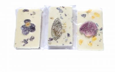 flores-comestibles-georganica-Barra de chocolate blanco